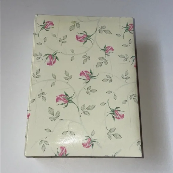 NWT Floral Box with plain paper.  Pencil included. - Picture 3 of 3